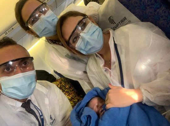 هبوط طائرة اضطراريا بمطار أسوان الدولي عقب وضع سيدة حامل من التشاد