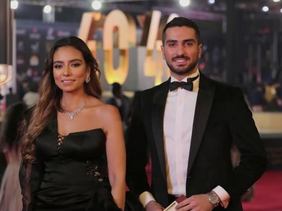 "المهن الموسيقية" تلزم محمد الشرنوبي بعقده مع سارة الطباخ