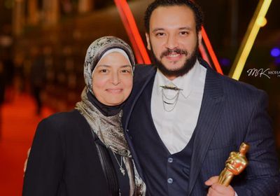 أحمد خالد صالح يطلب من الجمهور الدعاء لوالدته بعد إصابتها بكورونا