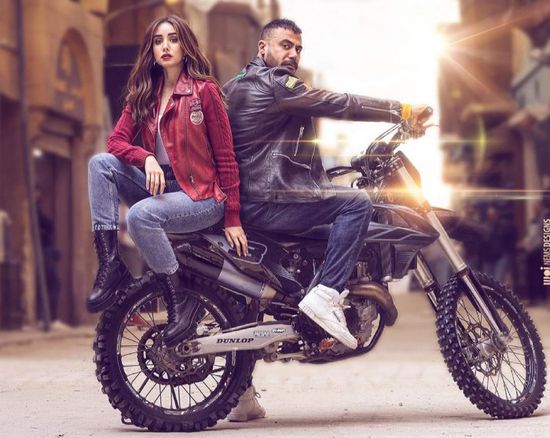 أول صورة لمحمد إمام وهنا الزاهد في كواليس "النمر"