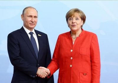 بوتين وميركل يتباحثان بشأن التصعيد جنوب شرق أوكرانيا