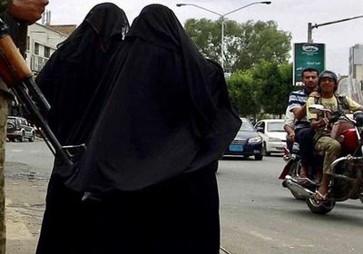 مؤسسة حوثية تفصل جميع النساء العاملات فيها