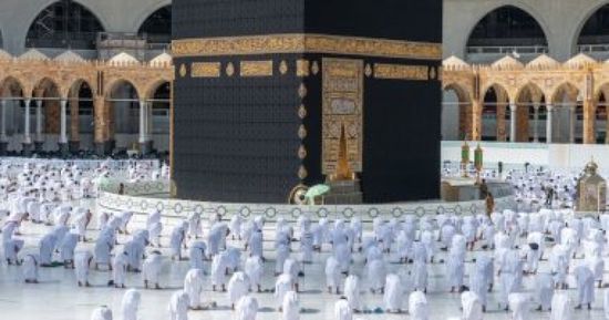 السعودية تطلق تطبيقين لإصدار تصاريح العمرة والزيارة والصلاة في رمضان