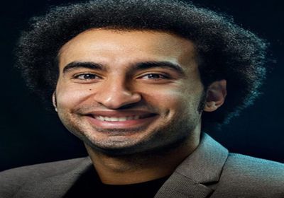 علي ربيع يرقص في كواليس مسلسل "أحسن أب" (فيديو)