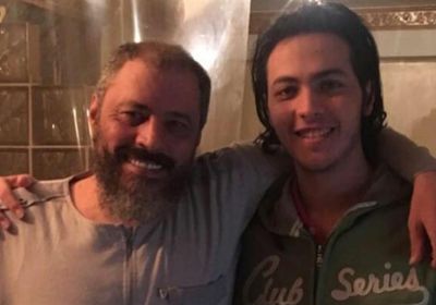 عمرو عبد الجليل يطلب الدعاء لنجله