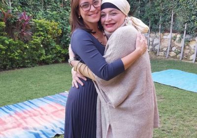 ريهام عبدالغفور تحتفل بعيد ميلاد شقيقتها