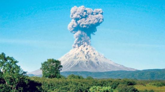  انفجار بركاني في جزيرة سانت فنسنت الكاريبية (فيديو)