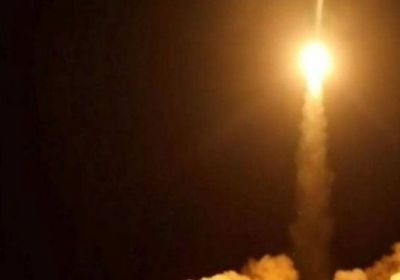 قبيل استهدافه جازان.. إسقاط صاروخ بالستي حوثي  