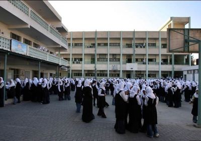 تملكها قيادات حوثية.. مدارس في إب تتهرب من مرتبات المدرسين