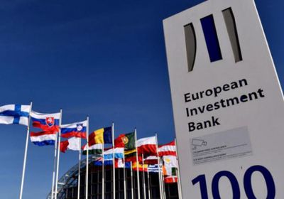 "الاستثمار الأوروبي" يشيد بتسليم دفعات من لقاح كورونا لـ100دولة
