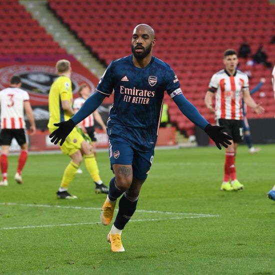 بثنائية لاكازيت أرسنال يقفز للمركز التاسع بالدوري الإنجليزي