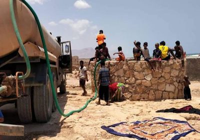 "خليفة الإنسانية" تلبي الاحتياجات المائية لمنطقة غبة بسقطرى