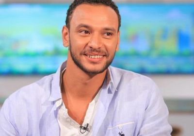 أحمد خالد صالح يعلن تحسن حالة والدته الصحية