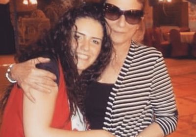 دنيا عبدالعزيز تحيي ذكرى رحيل والدتها