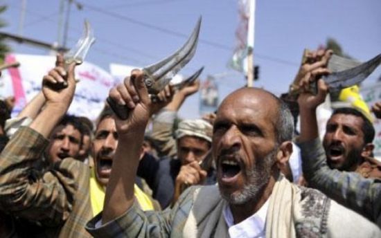 مسلح حوثي يوجه طعنات قاتلة لبائع بسطة في صنعاء