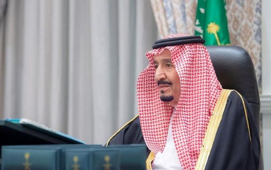 العاهل السعودي يتلقى اتصالين هاتفيين من سلطان عمان وأمير قطر