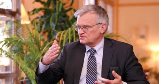 سيمنبي يطالب الحوثيين بإظهار الرغبة في السلام