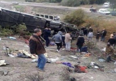 مصرع 20 شخصًا في حادث انقلاب حافلة ببيرو