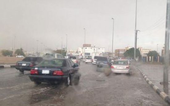 أمطار رعدية غزيرة تضرب مدينة الرياض