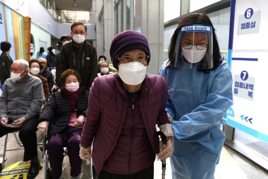 كوريا الجنوبية تسجل 731 إصابة جديدة بكورونا