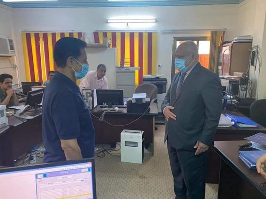 الوالي يتفقد الانضباط الوظيفي بمؤسسات الخدمة المدنية