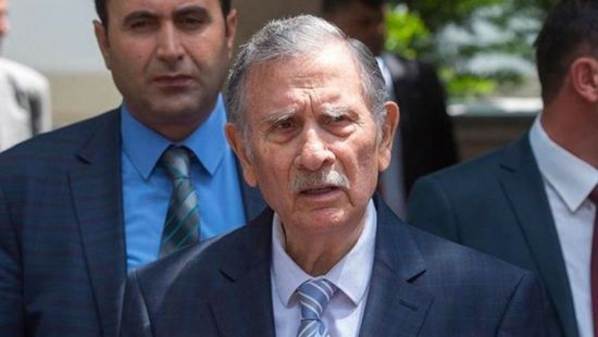 وفاة رئيس الوزراء التركي الأسبق