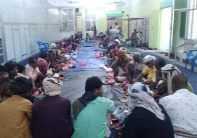 من منحة الزُبيدي.. وجبات إفطار للصائمين بمساجد زنجبار