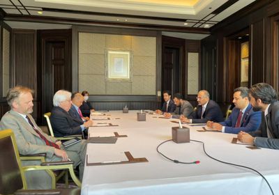 الزُبيدي يطالب غريفيث بـ"مبادرة أممية" لمعالجة الصراع الجنوبي الشمالي