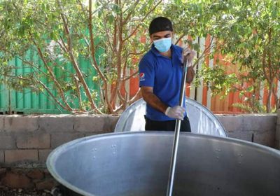 "خليفة الإنسانية" تتبنى مبادرة توزيع وجبات إفطار بسقطرى