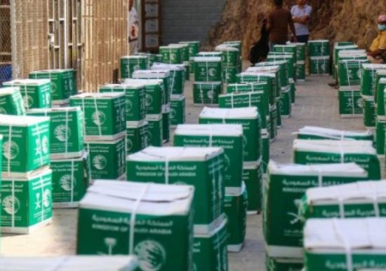 "سلمان للإغاثة" يوزع 550 سلة أغذية على مرضى السرطان بعدن