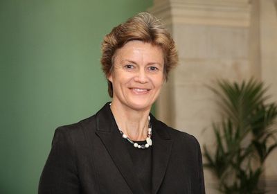 السفيرة بربرا تطالب أطراف النزاع بالاستجابة لجهود السلام