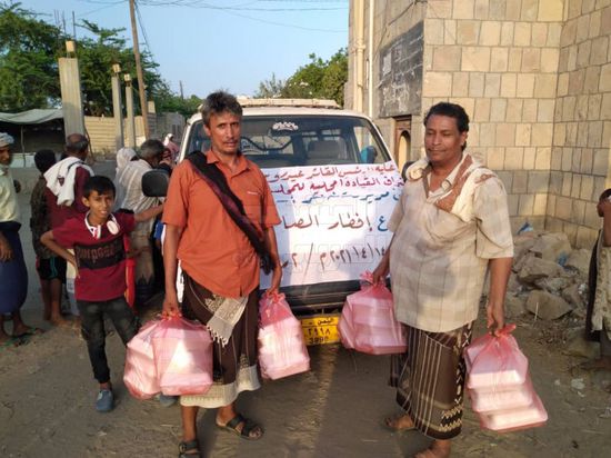 "انتقالي خنفر" يوزع وجبات إفطار على الصائمين