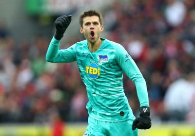 حارس هيرتا برلين يغادر المستشفى بعد معاناته من أعراض خطيرة لكورونا