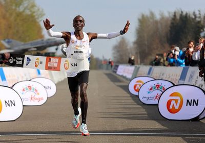 كيبشوج يفوز بلقب ماراثون انشيده