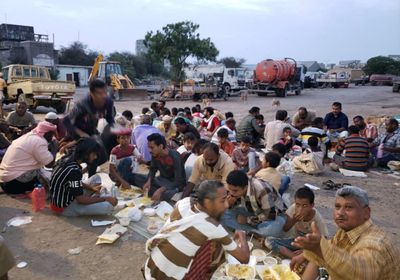 "انتقالي عدن" يقيم إفطارًا جماعيًا لمناوبي المؤسسات الخدمية