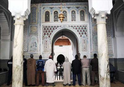 الأوقاف المصرية تغلق مسجدًا لاختراقه الإجراءات الاحترازية