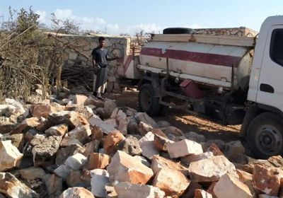 صهاريج مياه "خليفة الإنسانية" تتدفق على ديكسم بسقطرى