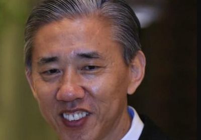 سفير الصين يهنئ بافتتاح مطار الريان