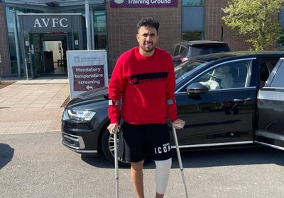 تريزيجيه يظهر بالعكاز بعد إصابته بالصليبي