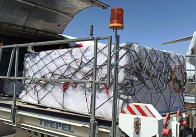 مطار صنعاء يستقبل 400 ألف جرعة لقاح للأطفال