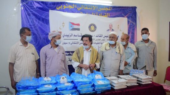 "انتقالي سيئون" يوزع وجبات على المستحقين في المديرية