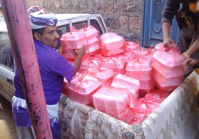 "انتقالي لودر" يوزع 400 وجبة في منطقة أمصرة