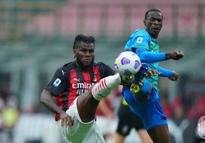 ساسولو يقلب الطاولة على ميلان ويهزمه بثنائية في الدوري الإيطالي