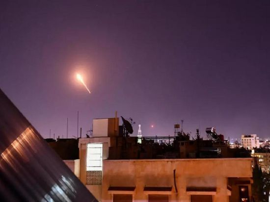 إصابة 4 جنود سوريين جراء غارات إسرائيلية