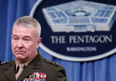 ماكينزي يحذر من تهديد إيران والحوثيين لباب المندب