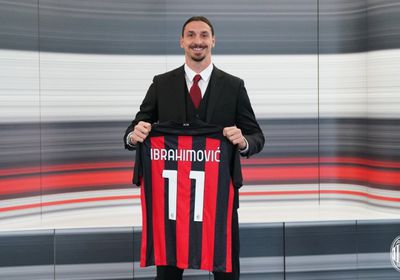 رسميا.. ميلان يعلن تجديد عقد إبراهيموفيتش