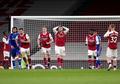 النيران الصديقة تهدي إيفرتون الفوز على أرسنال بالدوري الإنجليزي