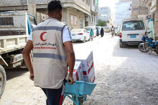 بدعم إماراتي.. توزيع المير الرمضاني على أهالي المكلا