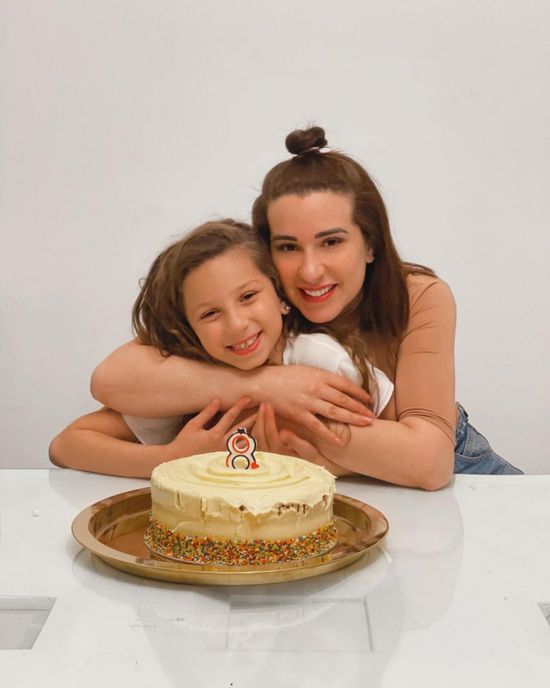 بالصور.. أسما شريف منير تحتفل بعيد ميلاد ابنتها وشقيقتها