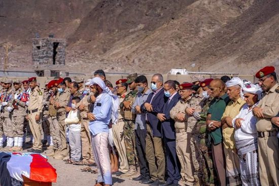 بمشاركة قيادات الانتقالي.. تشييع جثمان قائد محور أبين (صور)